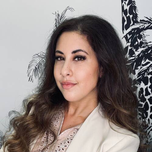 Dra. Miriam Chinchón en su clínica